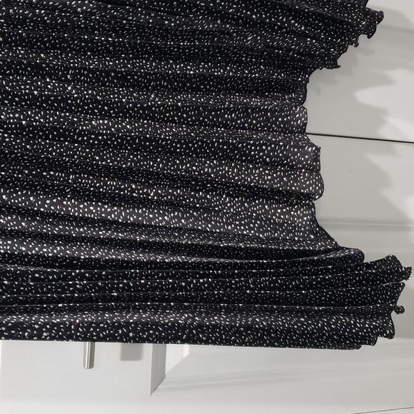 Zara pleated skirt. - Picture 3 of 6